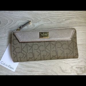 NWT Calvin Klein Logo Print Women's Long Wallets
